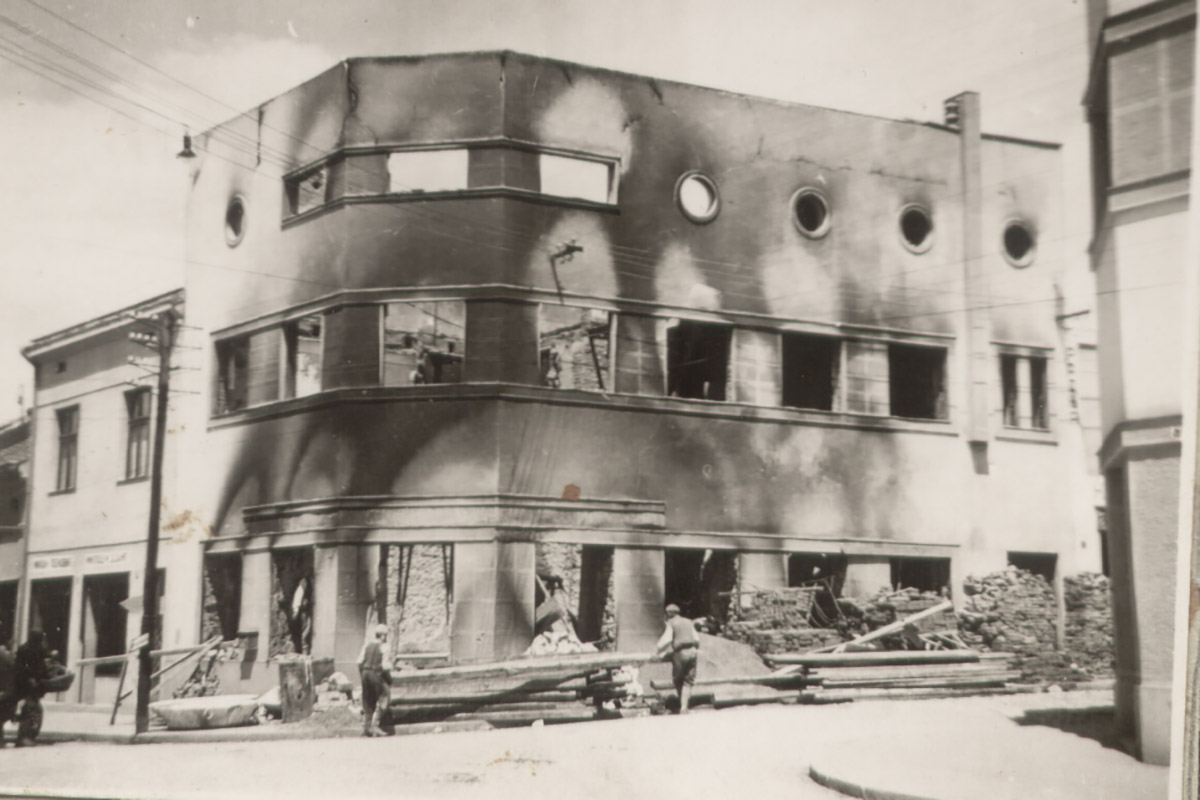 Building in Užice burned during fighting, 15 April 1941